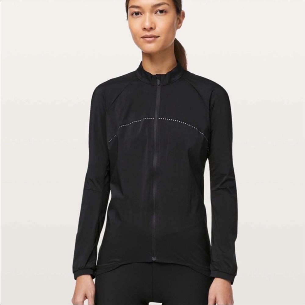 Lululemon city to summit cycling jacket size: small color: black